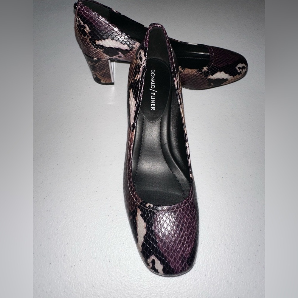NWOB Donald Pliner Corin Leather Snakeskin Print Purple and Black Block Heel - Picture 11 of 12